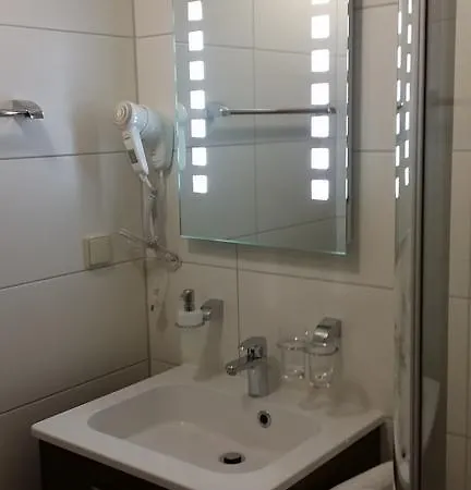 Rheinkrone Otel 2*